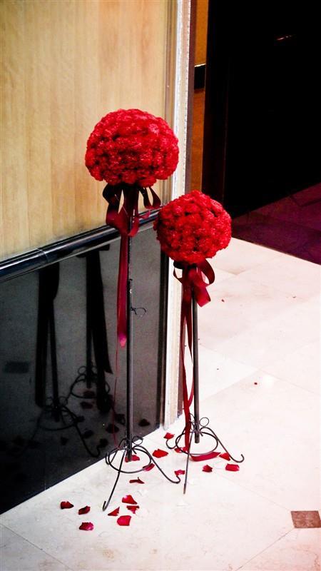 16岁黄多多一身碎花吊带裙,优雅温婉,褪去了脸上稚气的婴儿肥